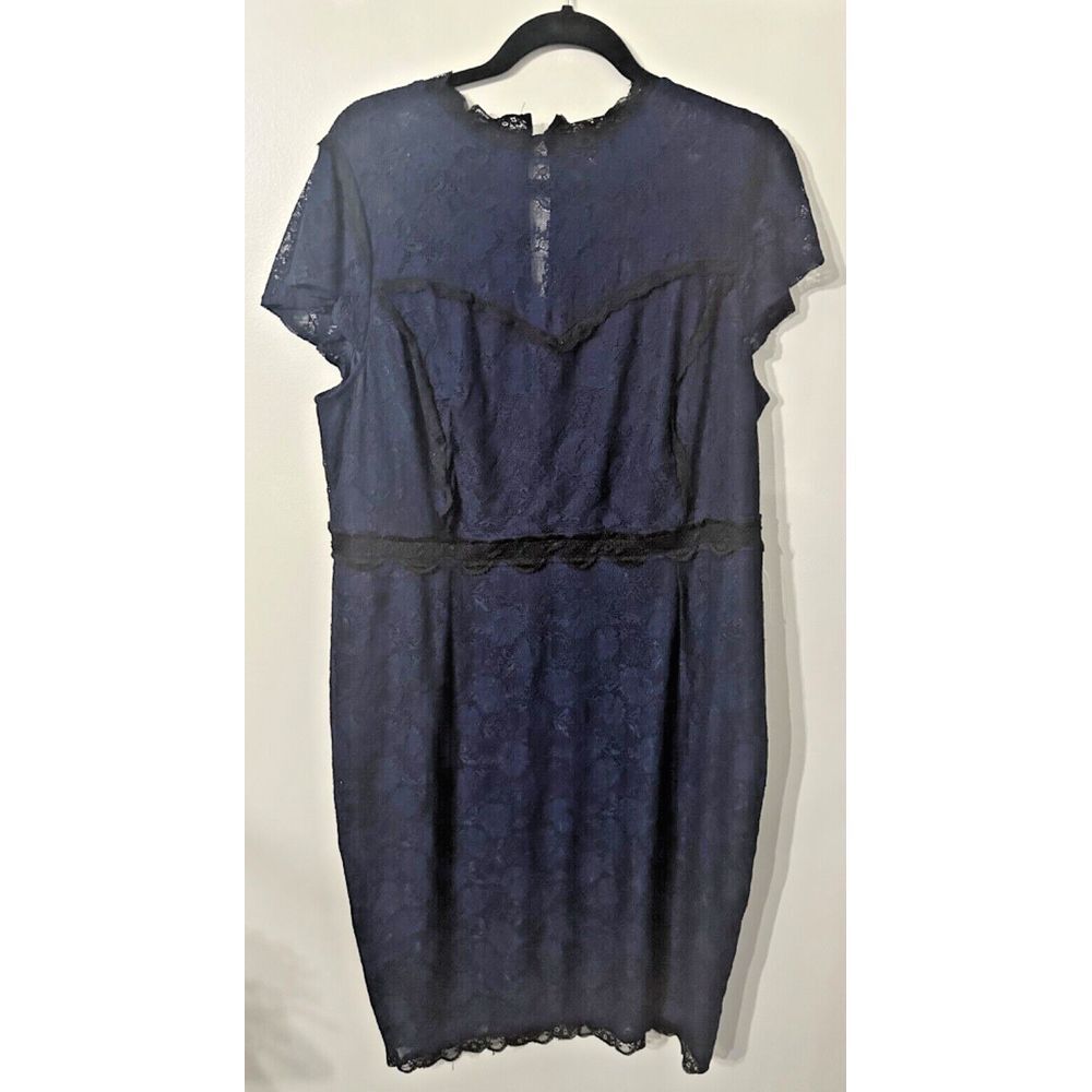 Torrid  Women's 18 Navy Black Lace‎ Trapeze Flutter Sleeve Dress Key Hole Back